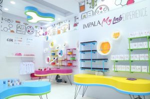 Impala cria experiência única de criação de esmalte por visitantes da Beauty Fair