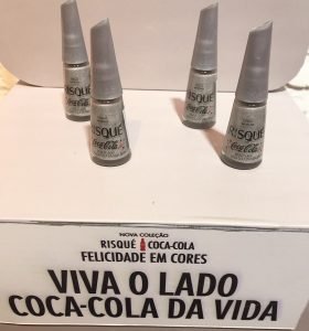 Risqué Coca-Cola Coleção Felicidade em Cores